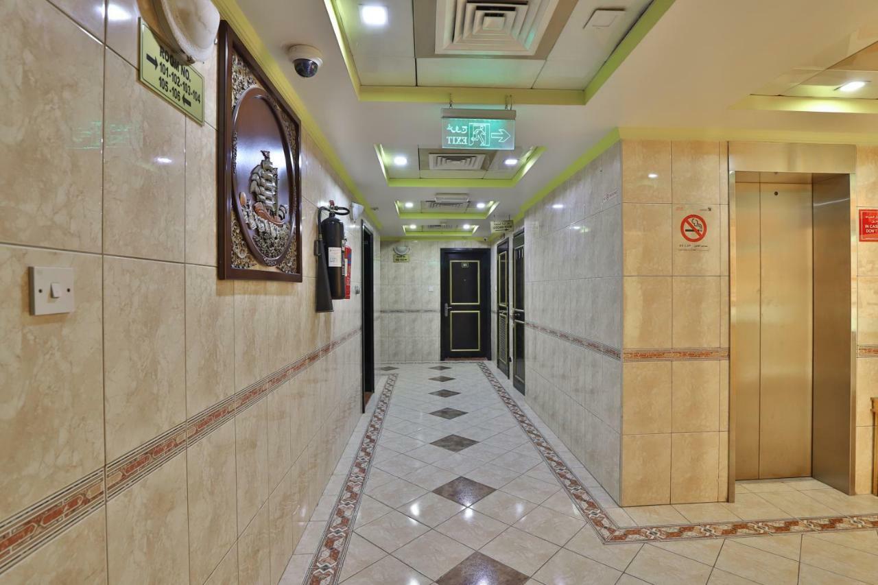 Oyo 261 Remas Hotel Apartment Dubái Exterior foto